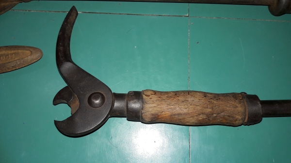 ขายคีมถอนตะปูBAHCO  MADE IN  INDIA.และคีมเก่าเยอรมันแพ็คคู่