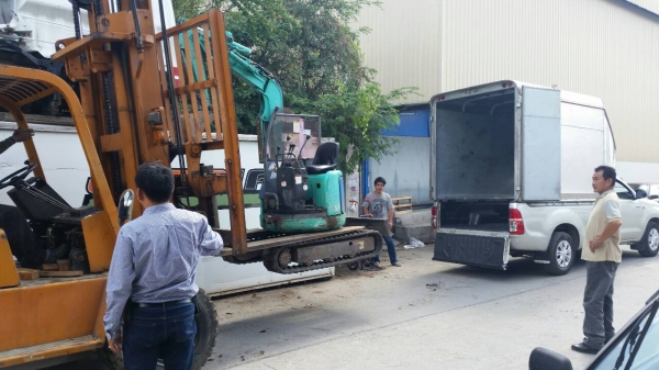 ขอบคุณผู้กอง ที่มาอุดหนุน ชื้อรถแบคโฮจิ๋ว ไปใช้งานที่ บางมด พระราม 2 สุดยอดจริงๆ ขึ้นรถกระบะสบายๆ