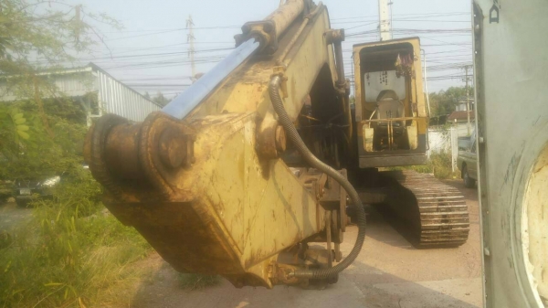 ขายรถแบคโฮ KOMATSU  pc 200-2 เครื่องเดิมปั้มเดิมเอวแน่นช่วงล่างเต็มพร้อมใช้ราคา255,000 090-772-3710 090-772-3708