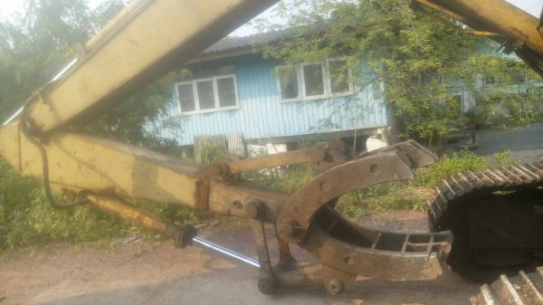 ขายรถแบคโฮ KOMATSU  pc 200-2 เครื่องเดิมปั้มเดิมเอวแน่นช่วงล่างเต็มพร้อมใช้ราคา255,000 090-772-3710 090-772-3708