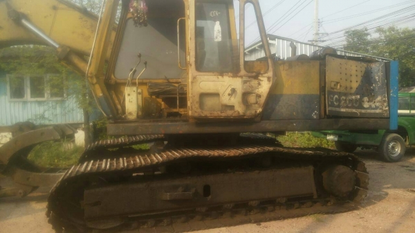 ขายรถแบคโฮ KOMATSU  pc 200-2 เครื่องเดิมปั้มเดิมเอวแน่นช่วงล่างเต็มพร้อมใช้ราคา255,000 090-772-3710 090-772-3708