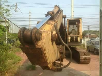 ขายรถแบคโฮ KOMATSU  pc 200-2 เครื่องเดิมปั้มเดิมเอวแน่นช่วงล่างเต็มพร้อมใช้ราคา255,000 090-772-3710 090-772-3708