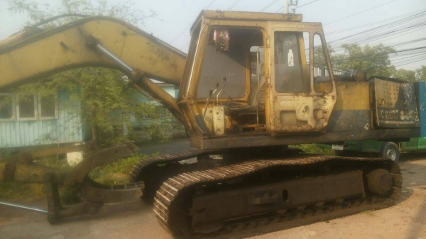 ขายรถแบคโฮ KOMATSU  pc 200-2 เครื่องเดิมปั้มเดิมเอวแน่นช่วงล่างเต็มพร้อมใช้ราคา255,000 090-772-3710 090-772-3708