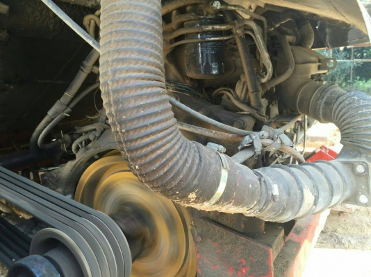 ถเกี่ยวไทเสงยนต์  295,000 บาท อุ้ม 2.5 เครื่อง ISUZU  210 แรง  ตัวเดิน10HT ปั้ม เบอร์ 23 มอเตอร์ 90 รูลเลอร์ 9 ลูก อุ้มปรับระดับ  090-772-3710 090-772-3708