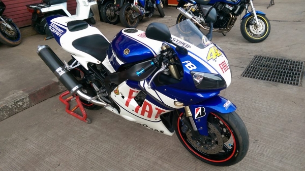 ขายคับ YAMAHA R1 ปี1999 ลายFIAT สีสวย เดิมๆ มีเบาะคนซ้อนคับ อินวอยส์สรรพสามิตร ราคา 119000 บาท ส่งได้ทั่วไทยคับ สนใจติดต่อ 081-0578282 FACEBOOK ชาญณรงค์ ป๊อป ชัยอมฤต ไอดีไลน์ POPBIGBIKESAKON คับ สนใจรถสวย ถูก ดี ต้อง POP BIGBIKE SAKONNAKHON คลิปวิดีโอคับ