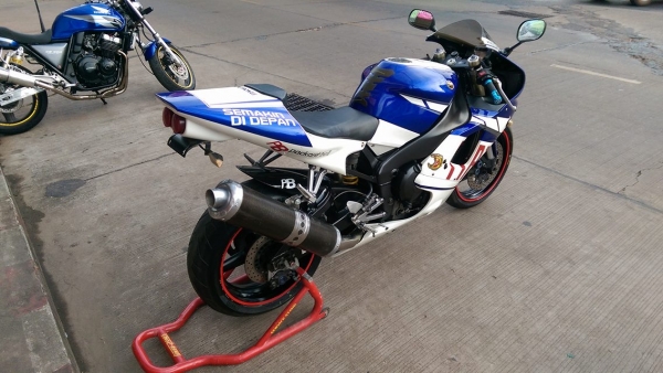 ขายคับ YAMAHA R1 ปี1999 ลายFIAT สีสวย เดิมๆ มีเบาะคนซ้อนคับ อินวอยส์สรรพสามิตร ราคา 119000 บาท ส่งได้ทั่วไทยคับ สนใจติดต่อ 081-0578282 FACEBOOK ชาญณรงค์ ป๊อป ชัยอมฤต ไอดีไลน์ POPBIGBIKESAKON คับ สนใจรถสวย ถูก ดี ต้อง POP BIGBIKE SAKONNAKHON คลิปวิดีโอคับ