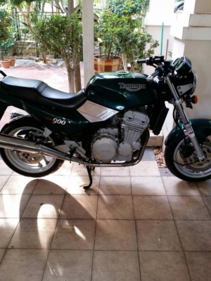 Triumph Trident 900
