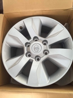 ขายล้อแม็กรีโว้ขอบ17ถอดป้ายแดง 4วง ราคา 8,500 บาท