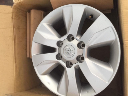 ขายล้อแม็กรีโว้ขอบ17ถอดป้ายแดง 4วง ราคา 8,500 บาท