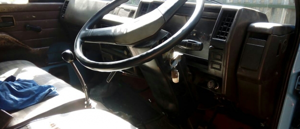 หกล้อ อีซูซุ NKR 115-DBD1ฝาดำ ช่วงยาว4.30ม เกียร์สั้น สภาพดีสวยบางเดิม ยกหัวได้ พร้อมใช้งาน ทะเบียนพร้อมโอน