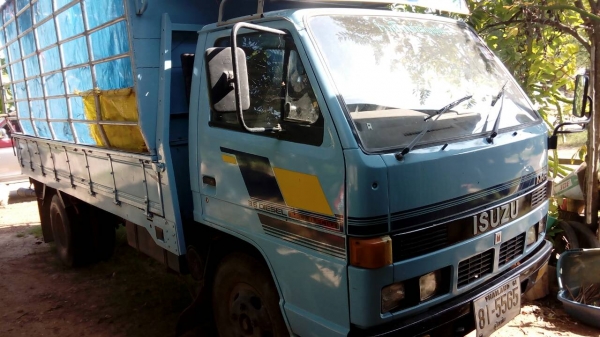 หกล้อ อีซูซุ NKR 115-DBD1ฝาดำ ช่วงยาว4.30ม เกียร์สั้น สภาพดีสวยบางเดิม ยกหัวได้ พร้อมใช้งาน ทะเบียนพร้อมโอน