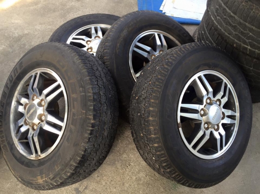 ขายล้อแม็ก isuzu ขอบ 16 พร้อมยาง ตามสภาพ 4 วง ราคา 4,200 บาท