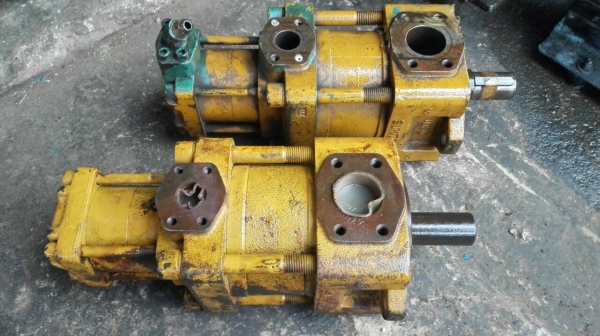 Sell>> ปั้มไฮดรอลิค SUMITOMO GEAR PUMP สภาพของใหม่เก่าเก็บยังไม่ได้ใช้งาน มาคู่ครับ.