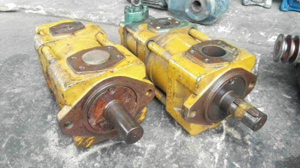 Sell>> ปั้มไฮดรอลิค SUMITOMO GEAR PUMP สภาพของใหม่เก่าเก็บยังไม่ได้ใช้งาน มาคู่ครับ.
