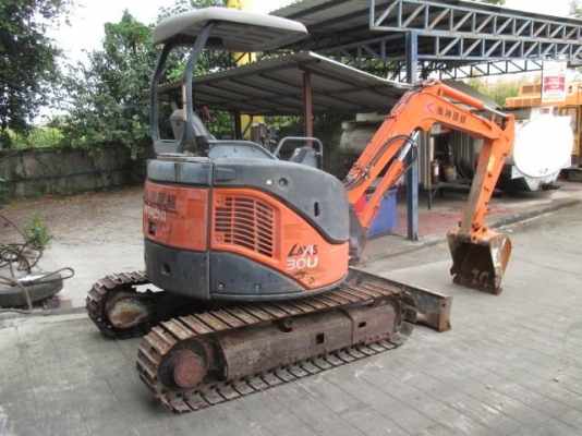 ราคา  460,000  บาท  ขายรถขุดนำเข้า ยี่ห้อ: HITACHI รุ่น: ZX30U-2  มีเอกสารอินวอย