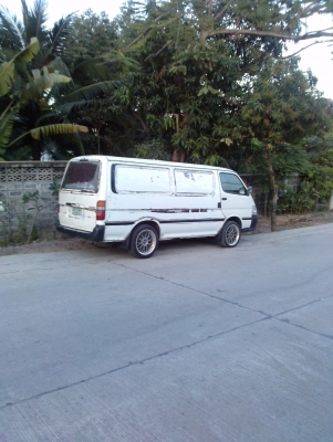 ขายรถตู้หัวจรวจตู้ทึบเครื่องดีมากพร้อมใช้งาน