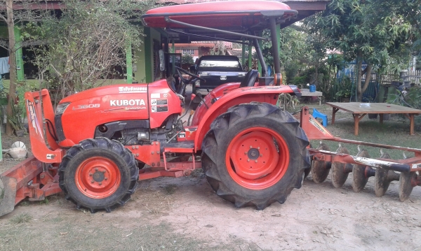 ขายรถไถคูโบต้ารุ่น L36    ปี 53   สภาพดีพร้อมใช้  เอกสารพร้อมโอน อุปกรณ์ครบ ลดราคา 290000 บาท ต่อรองได้ครับ ติดต่อ  0874256414