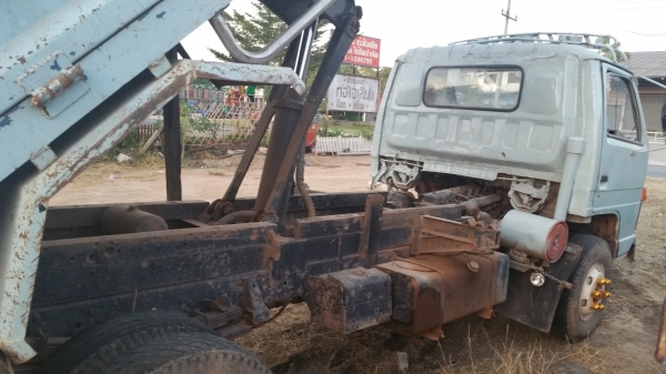 รถหกล้อดั้ม isuzu NPR เปลี่ยนเครื่องเป็น 6 BB1 เกียร์ร็อค ช่วงล่าง Fหน้าหลัง เครื่องดีคันซีสวย กะบะดั้มสวย ทะเบียนไม่ขาด เอกสารพร้อมโอน