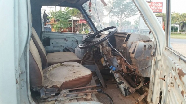 รถหกล้อดั้ม isuzu NPR เปลี่ยนเครื่องเป็น 6 BB1 เกียร์ร็อค ช่วงล่าง Fหน้าหลัง เครื่องดีคันซีสวย กะบะดั้มสวย ทะเบียนไม่ขาด เอกสารพร้อมโอน