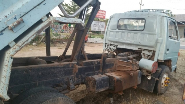 รถหกล้อดั้ม isuzu NPR เปลี่ยนเครื่องเป็น 6 BB1 เกียร์ร็อค ช่วงล่าง Fหน้าหลัง เครื่องดีคันซีสวย กะบะดั้มสวย ทะเบียนไม่ขาด เอกสารพร้อมโอน