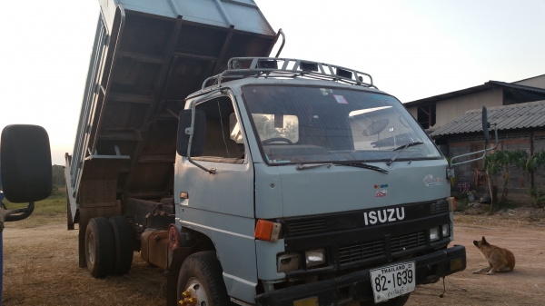 รถหกล้อดั้ม isuzu NPR เปลี่ยนเครื่องเป็น 6 BB1 เกียร์ร็อค ช่วงล่าง Fหน้าหลัง เครื่องดีคันซีสวย กะบะดั้มสวย ทะเบียนไม่ขาด เอกสารพร้อมโอน