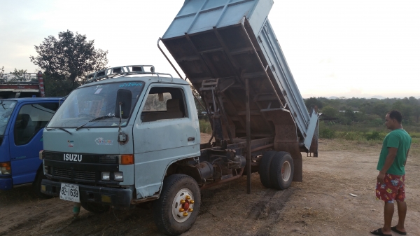 รถหกล้อดั้ม isuzu NPR เปลี่ยนเครื่องเป็น 6 BB1 เกียร์ร็อค ช่วงล่าง Fหน้าหลัง เครื่องดีคันซีสวย กะบะดั้มสวย ทะเบียนไม่ขาด เอกสารพร้อมโอน