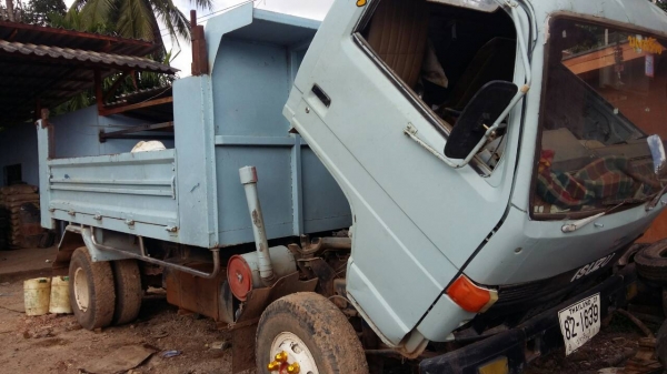 รถหกล้อดั้ม isuzu NPR เปลี่ยนเครื่องเป็น 6 BB1 เกียร์ร็อค ช่วงล่าง Fหน้าหลัง เครื่องดีคันซีสวย กะบะดั้มสวย ทะเบียนไม่ขาด เอกสารพร้อมโอน