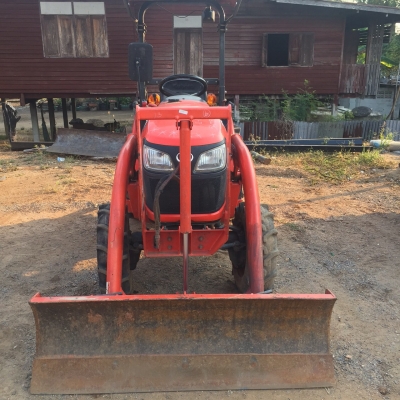 ขายคูโบต้าB2440พร้อมดันหน้า ราคา200,000บาท สภาพเดิมๆคับ ขายคูโบต้าB2440พร้อมดันหน้า ราคา200,000บาท สภาพเดิมๆคับ