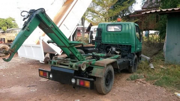 รถยก มิตซู Canter 4 ล้อ 110 แรง