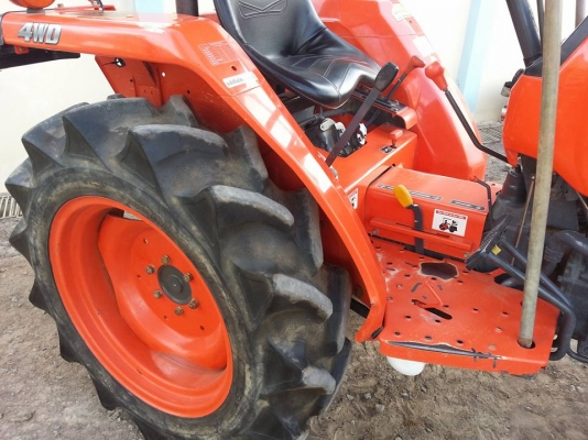 คูโบต้า L2808 4 WD ตัวเปล่าเดิมๆ แน่นๆ ทำงาน 920 ชั่วโมง..เล่มทะเบียนพร้อม