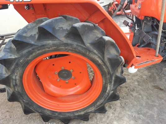 คูโบต้า L2808 4 WD ตัวเปล่าเดิมๆ แน่นๆ ทำงาน 920 ชั่วโมง..เล่มทะเบียนพร้อม