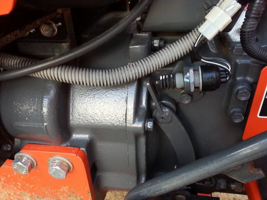 คูโบต้า L3608 4 WD ใบมีดดันหน้าช้าง เดิมๆแน่นๆ เล่มทะเบียนพร้อม