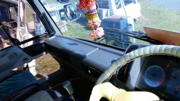 รถฮีโน่ 10 ล้อดั้ม FM1J  210 แรงม้า. ปี 42.   สนใจติดต่อ  081 - 6079515