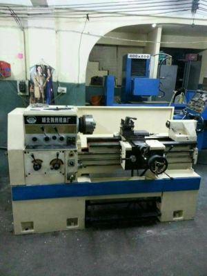 ขายเครื่องกลึง5.5ฟุต3เพลามีเบรคนิ้วมิลไม่เปลี่ยนเฟืองให้3จับสี่จับพร้อม