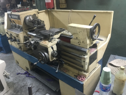 ขายเครื่องกลึง5.5ฟุต3เพลามีเบรคนิ้วมิลไม่เปลี่ยนเฟืองให้3จับสี่จับพร้อม