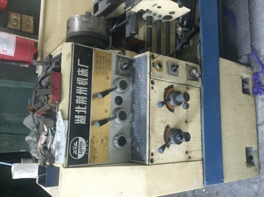 ขายเครื่องกลึง5.5ฟุต3เพลามีเบรคนิ้วมิลไม่เปลี่ยนเฟืองให้3จับสี่จับพร้อม