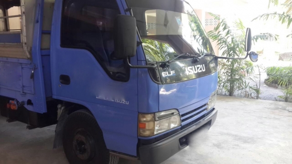 รถอีซูซู 6 ล้อ ( ไม่ดั้ม )  NKR 130 แรงม้า. ปี 47.   สนใจติดต่อ  081 - 6079515