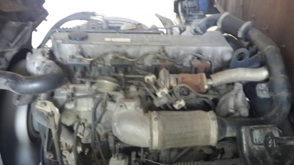 รถอีซูซู 6 ล้อ ( ไม่ดั้ม )  NKR 130 แรงม้า. ปี 47.   สนใจติดต่อ  081 - 6079515