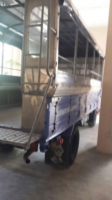 รถอีซูซู 6 ล้อ ( ไม่ดั้ม )  NKR 130 แรงม้า. ปี 47.   สนใจติดต่อ  081 - 6079515