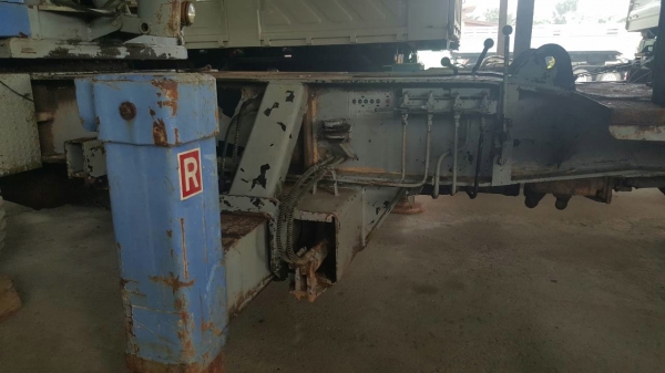 รถนิสสัน 6 ล้อ ติดเครน 11 ตัน.  165 แรงม้า. ปี 52.    สนใจติดต่อ  081 - 6079515