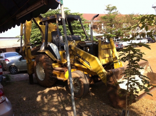 รถตัก / ตักหน้า ขุดหลัง.  ( เพลาเดียว. )     สนใจติดต่อ  081 - 6079515