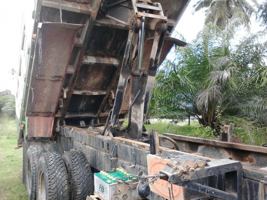 รถฮีโน่ 10 ล้อดั้ม FM227  220 แรงม้า. ปี 33 ( *** มีขาย 2 คัน. )     สนใจติดต่อ  081 - 6079515