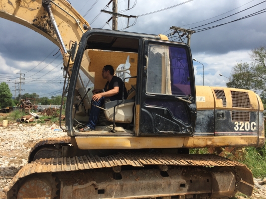 รถขุดCAT320C...ญี่ปุ่น สภาพบอดี้ สี ไม่สวย...แต่รถดีมาก  เอกสารใบแจ้งจำหน่าย..(อินวอยล์)
