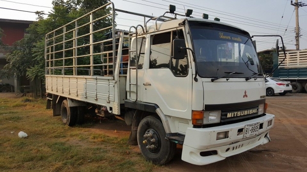 ขาย6ล้อ 165 6D14TF แชชซีสวยเต็มลำ เครื่องดี หัวแค็บ พร้อมคอกเสริมข้าง กระบะคาร์โก้ยาว5.30เมตร แอร์ครบ สภาพพร้มวิ่งงาน พร้อมวิ่งร่อง