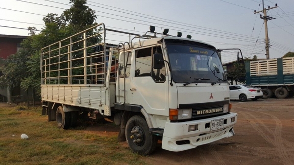 ขาย6ล้อ 165 6D14TF แชชซีสวยเต็มลำ เครื่องดี หัวแค็บ พร้อมคอกเสริมข้าง กระบะคาร์โก้ยาว5.30เมตร แอร์ครบ สภาพพร้มวิ่งงาน พร้อมวิ่งร่อง