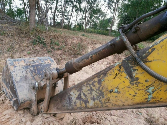 ขายรถขุดแบ็คโคkomatsu pc120-3 สภาพพร้อมลงทำงาน เครื่องเดิม ช่วงล่างดี ทำงานทุกวัน