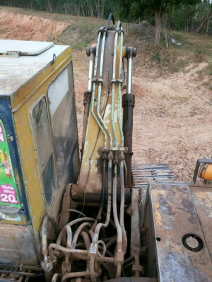 ขายรถขุดแบ็คโคkomatsu pc120-3 สภาพพร้อมลงทำงาน เครื่องเดิม ช่วงล่างดี ทำงานทุกวัน
