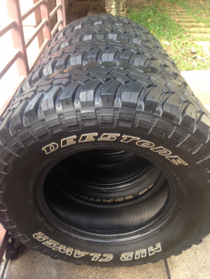 ยาง Mud Deestone 265 75 16 กลางปี13 ดอกเต็มใช้กันยาว ราคาไม่แพง