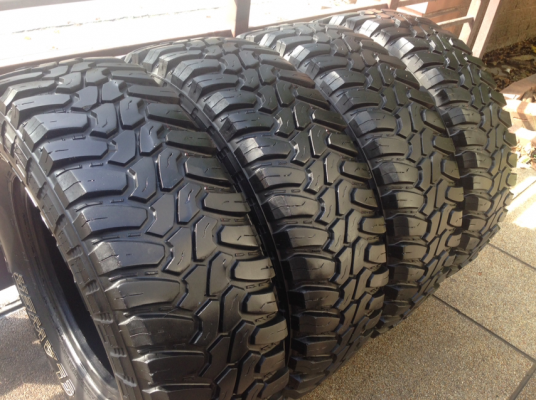 ยาง Mud Deestone 265 75 16 กลางปี13 ดอกเต็มใช้กันยาว ราคาไม่แพง