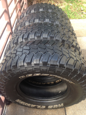 ยาง Mud Deestone 265 75 16 กลางปี13 ดอกเต็มใช้กันยาว ราคาไม่แพง